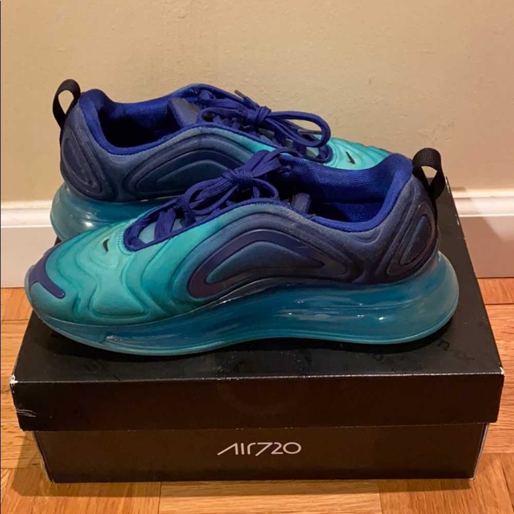 Air Max 720 Sea Forest size 6 men 8 women